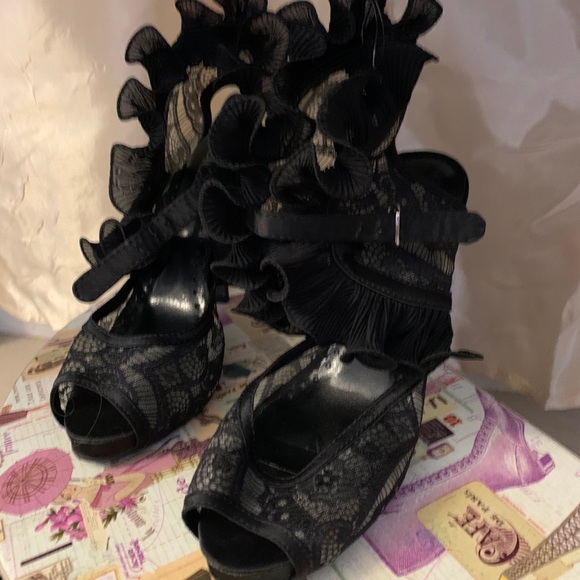 Black Heels - Picture 1 of 4